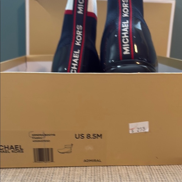 Michael Kors Black and White Sneakers with Sporty Design - Picture 7 of 7